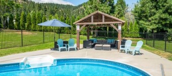 Ski Hill Getaway - Entertaining Year-Round