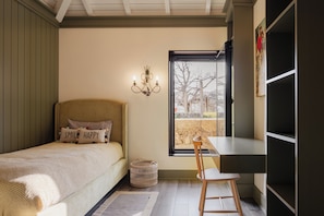 6 Schlafzimmer, Zimmersafe, Schreibtisch, Bügeleisen/Bügelbrett