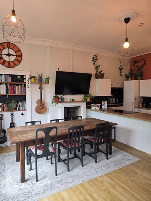 Dining - Spacious 2 Bed/Bath Central Apt, Parking & Garden (Exeter)