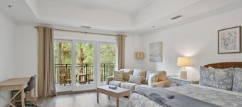 Salt Therapy! Large Studio Unit w/ extra bedroom