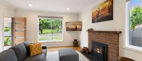 TV, fireplace