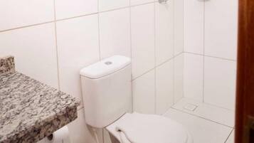 Basic Apartment | Bathroom