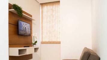 Basic Apartment | Living area