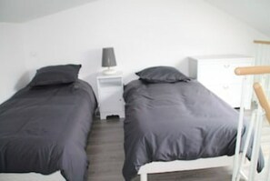 2 bedrooms, iron/ironing board, travel cot, free WiFi - L'appart 2 de Marie, 2 minutes from Equihen Plage beach:) 2 to 6 people (Équihen-Plage)