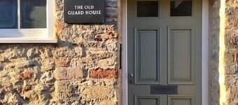 Stylish two bed flat, city centre, free parking