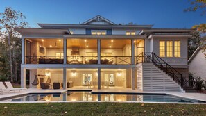 Alberca al aire libre y alberca climatizada