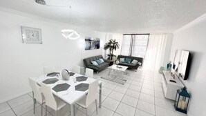 Smart TV, ping pong - Oceanfront Luxury Escape | Modern 1-Bedroom Suite | Sleeps 6 (Hollywood)
