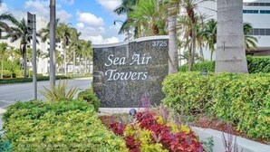Property grounds - Oceanfront Luxury Escape | Modern 1-Bedroom Suite | Sleeps 6 (Hollywood)