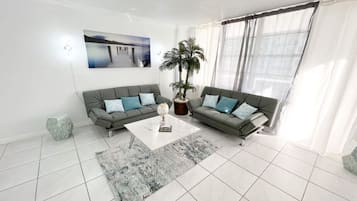 Smart TV, mesa de pingue-pongue