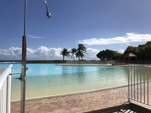 حمّام سباحة خارجي