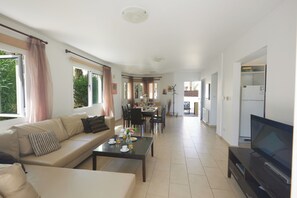 Villa, 3 Bedrooms, Private Pool, Garden View | Ruang tamu
