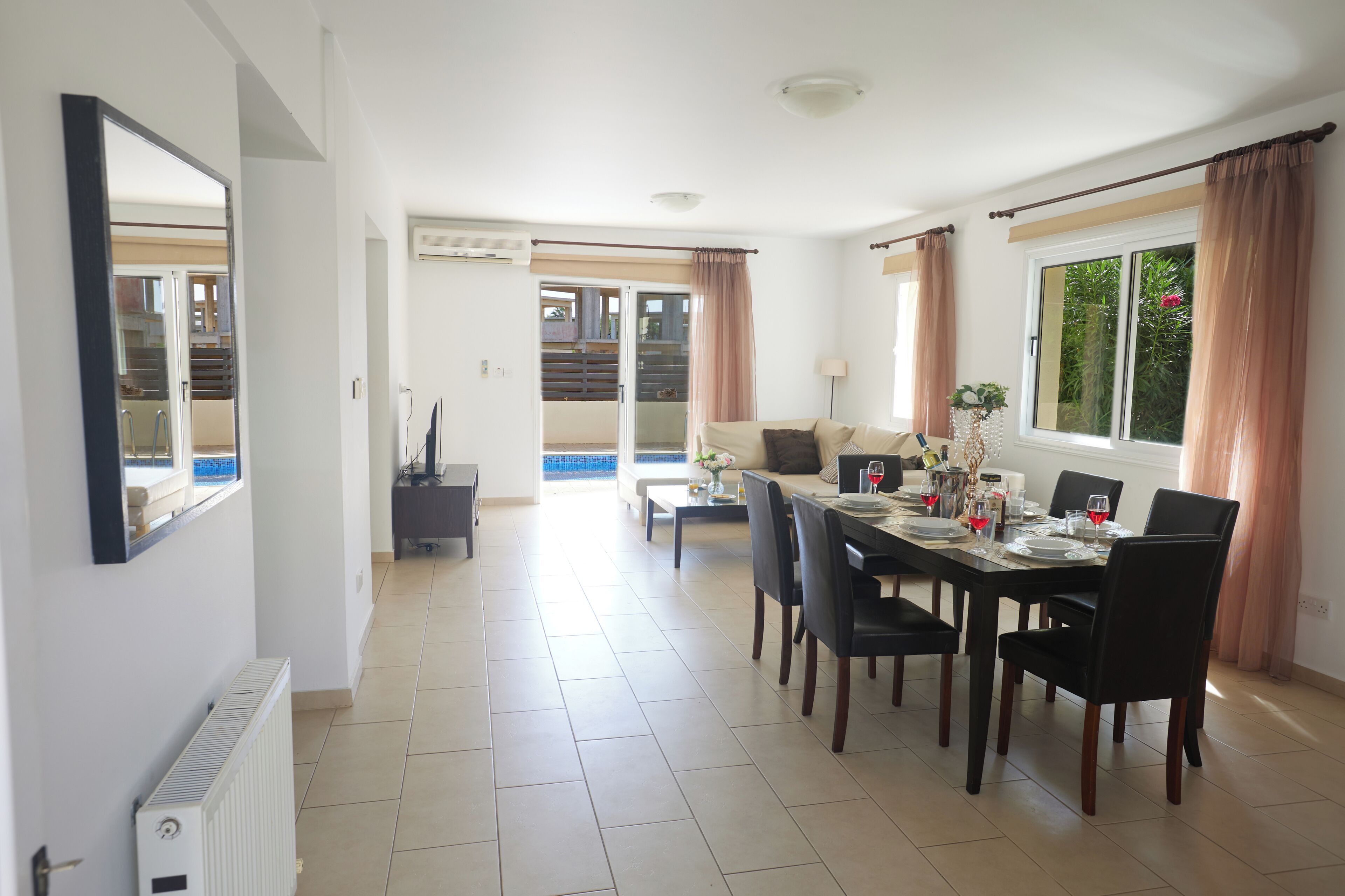 Villa, 3 Bedrooms, Private Pool, Garden View | Dining
