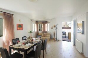 Villa, 3 habitaciones, alberca privada, vista al jardín | Restaurantes