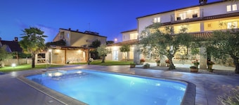 Studio app, pool, garden with barbecue, sun loungers, close to the beach