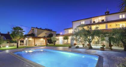 Studio app, pool, garden with barbecue, sun loungers, close to the beach