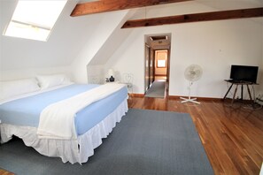 5 soverom, skrivebord, reiseseng for barn og wi-fi