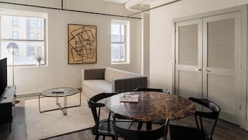 Appartamento Deluxe, 3 camere da letto (Self Check-in with Virtual Front Desk) | Sala da pranzo