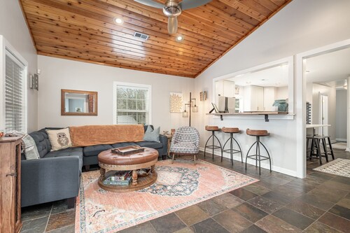 Cozy Hometown Getaway!