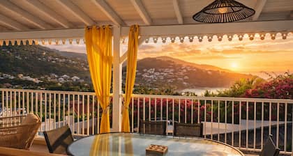 3-bedroom apartment with panoramic view of Anse à l'Ane bay, 2 steps from the beach