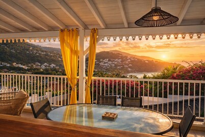 3-bedroom apartment with panoramic view of Anse à l'Ane bay, 2 steps from the beach