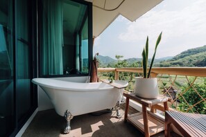 Sweet Farmer (King Bed) | Bathroom