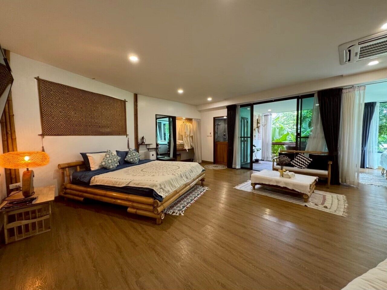 Family Farmer | Free minibar, individually decorated, individually furnished, desk