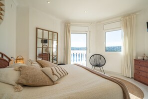 3 bedrooms, iron/ironing board, free WiFi, bed sheets - Brisa: Spectacular villa with sea views (L'Escala)