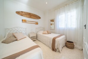 3 bedrooms, iron/ironing board, free WiFi, bed sheets - Brisa: Spectacular villa with sea views (L'Escala)