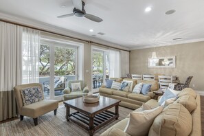 TV - Holiday Stays Available! 30A Beaches! 3 Adult Bikes! Fitness Center and Sauna! (Seacrest)