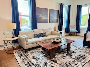 Smart TV, books - In the heart of downtown Apalach w/ restaurants, shops & waterfront within steps (Apalachicola)