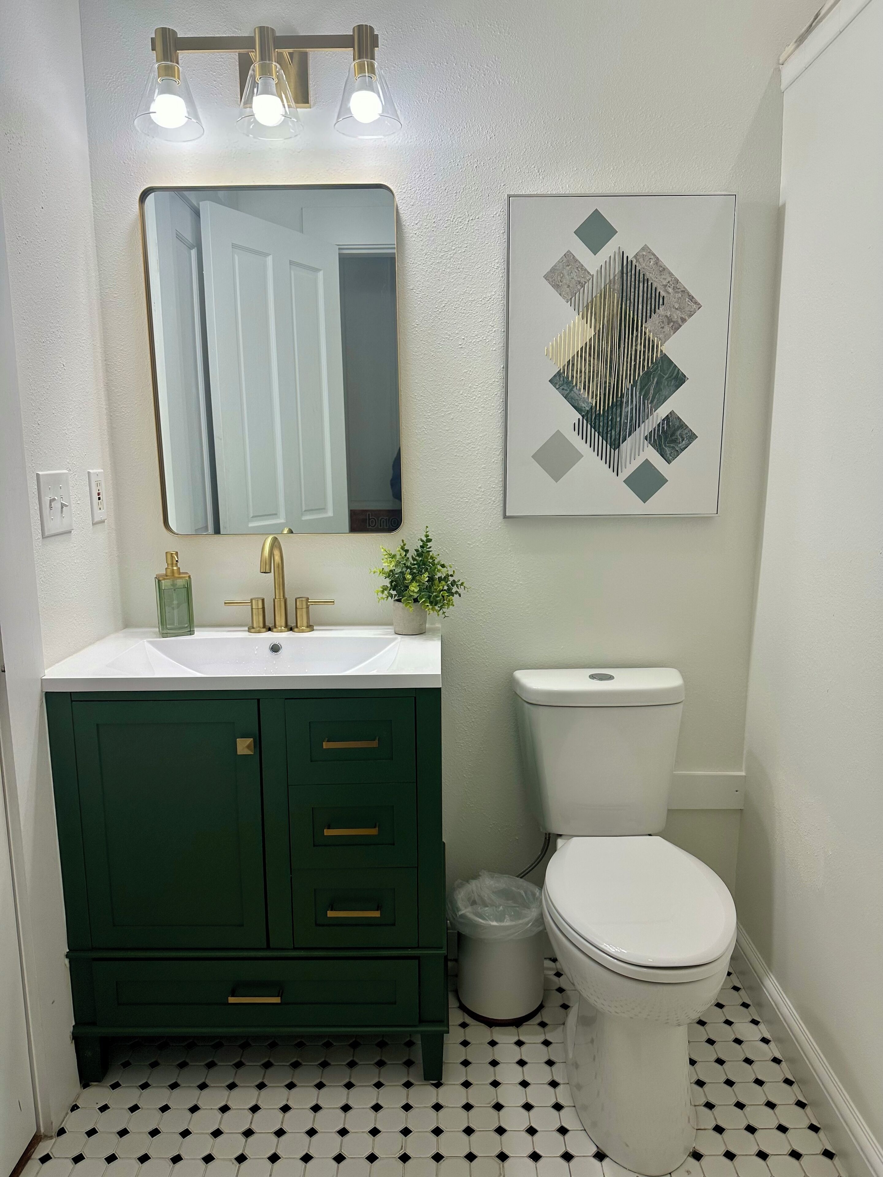 Regadera, secadora de cabello, toallas, jabón 