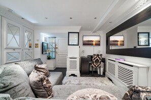 Smart TV - Hampstead Village (London)