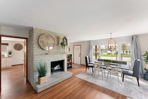 Interior - Light & Bright  4 Bed  Hot Tub  Patio  Private Parking and Yard Near OSU (Columbus)