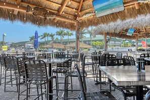 تناول الطعام بالخارج