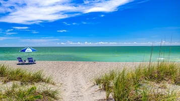 Beach nearby, sun-loungers, beach towels