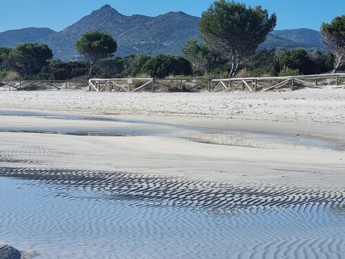 Quiet apartment, large terrace on the mountainside, sea view, WiFi, garden, green energy