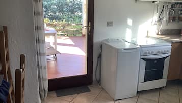 Frigorifero, piano cottura, lavastoviglie, macchina per tè/caffè