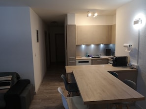 Kühlschrank, Ofen, Herdplatte, Geschirrspüler
