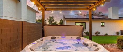 Tina de hidromasaje al aire libre