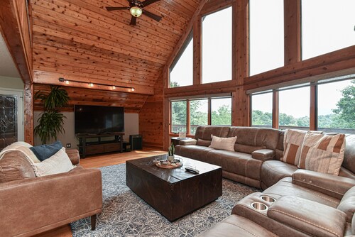 Bent Creek Chalet, Sauna,Jacuzzi,Fire pit and OD shower