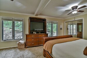 3 bedrooms, iron/ironing board, travel cot, free WiFi