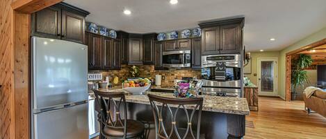 Refrigerador, microondas, horno, placa de cocina