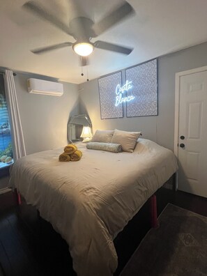 1 bedroom, iron/ironing board, WiFi (free), bed sheets