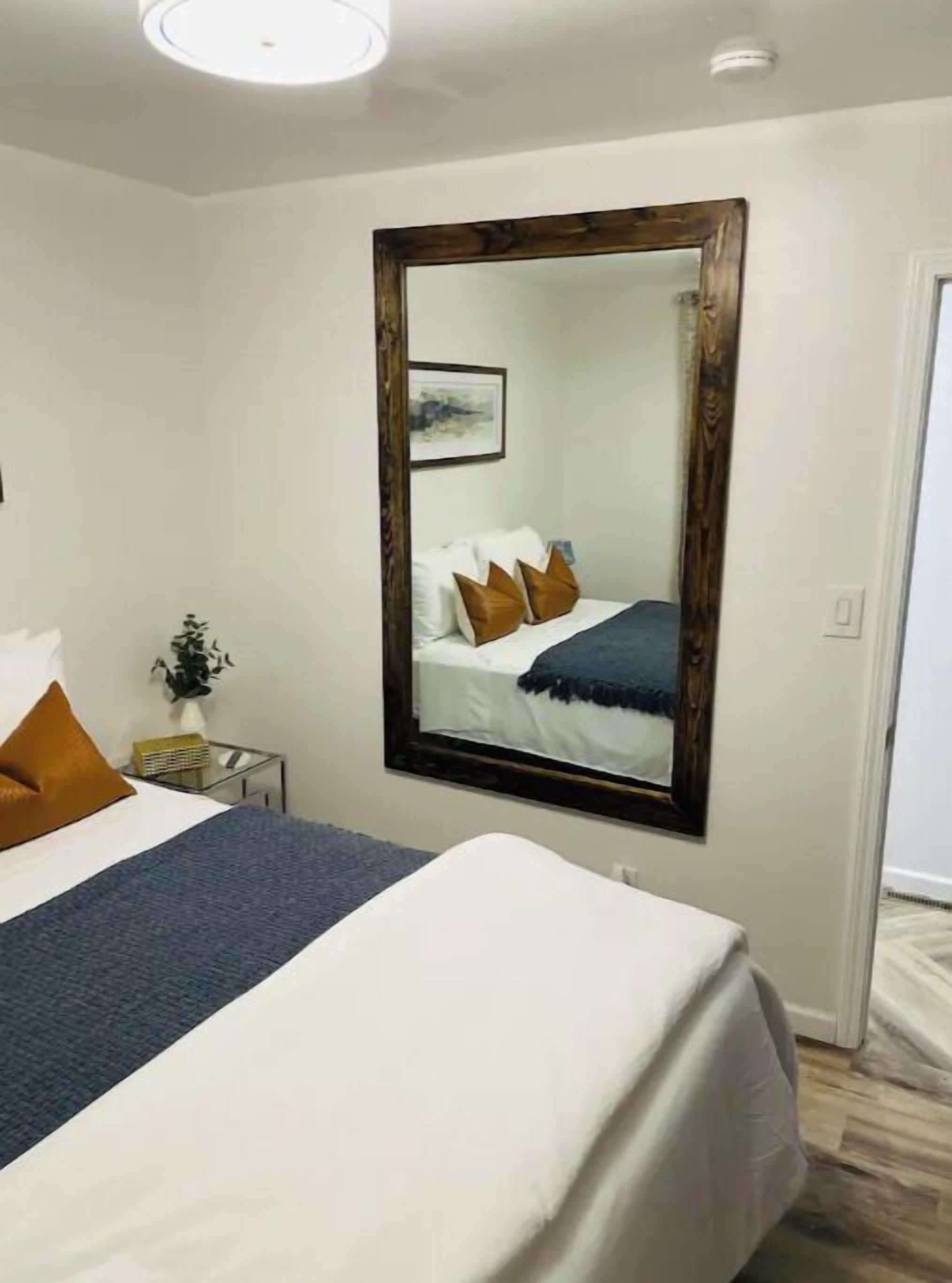 3 chambres, bureau, rideaux occultants, fer et planche à repasser