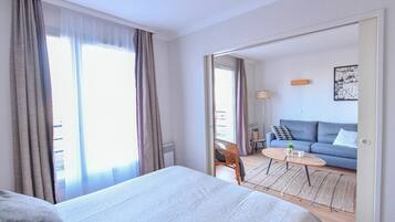 1 slaapkamer, een strijkplank/strijkijzer, wifi, beddengoed