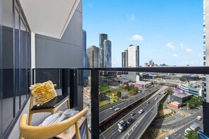 Property grounds - A Modern & Spacious 2BR Apt, City Views, Southbank (Southbank)