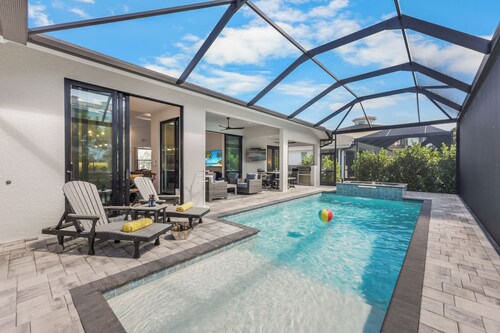 2023 Captiva Home | Steps to The Beach/Shops/Dining