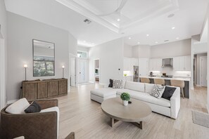 TV, tavolo da ping pong