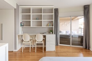 2 Schlafzimmer, Schreibtisch, Bügeleisen/Bügelbrett, Reisekinderbett