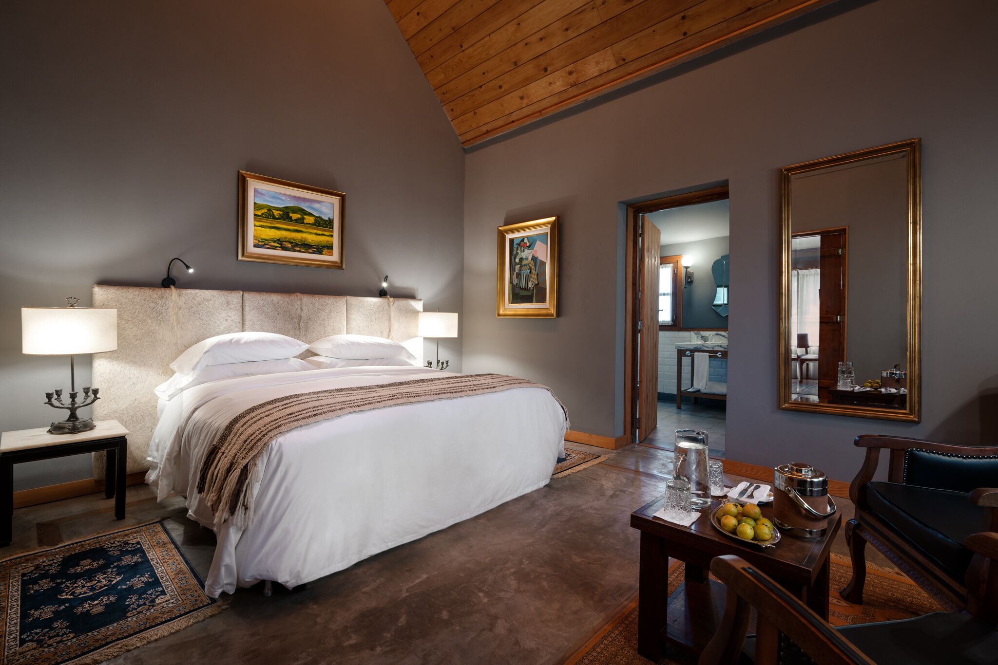 Luxury Room | In-room safe, desk, laptop workspace, blackout curtains